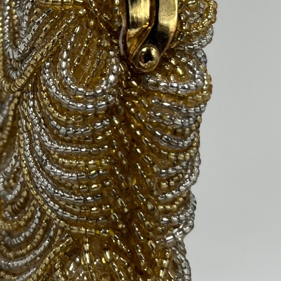 Vintage Scalloped,Gold, Beaded Snap close Purse, W/Box Chain - Picture 9 of 10